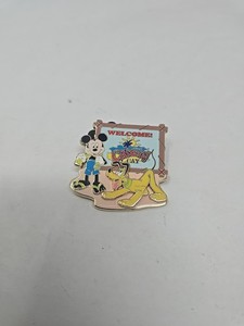 Disney Cruise Line Exclusive Castaway Cay Welcome Pin Mickey Mouse & Pluto