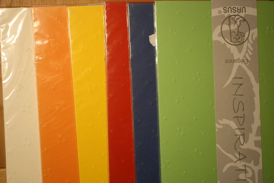 Urusus Elegance Prägekarton "Herzen" ,versch. Farben, 23x32 cm. 5 Bg. 3,00 Euro