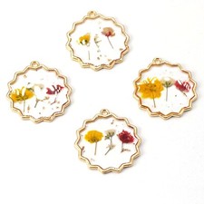 C 8PCS Gold Tone Dried Pressed Flower Resin Flower Edge Round Pendant GYX2106