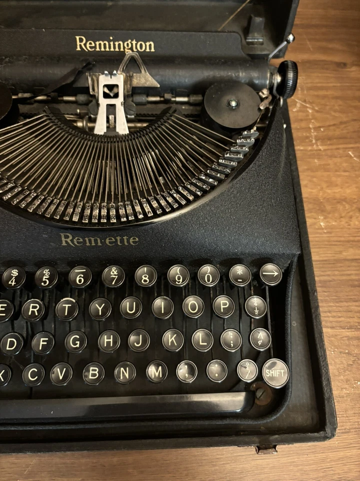 Máquina de escribir Remington Remette en estuche de aviación naval de Estados Unidos escritores militares negros Foto 3 de 4