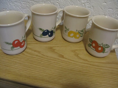 Kaffee Tasse / Kaffee Pott /Becher mit Früchte-Motiv - 4 Stück