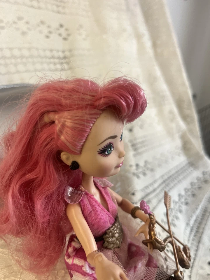 Ever After High C.A. Muñeca Cupido 2013 Hija de Eros con arco, anillo y pulsera Foto 4 de 4