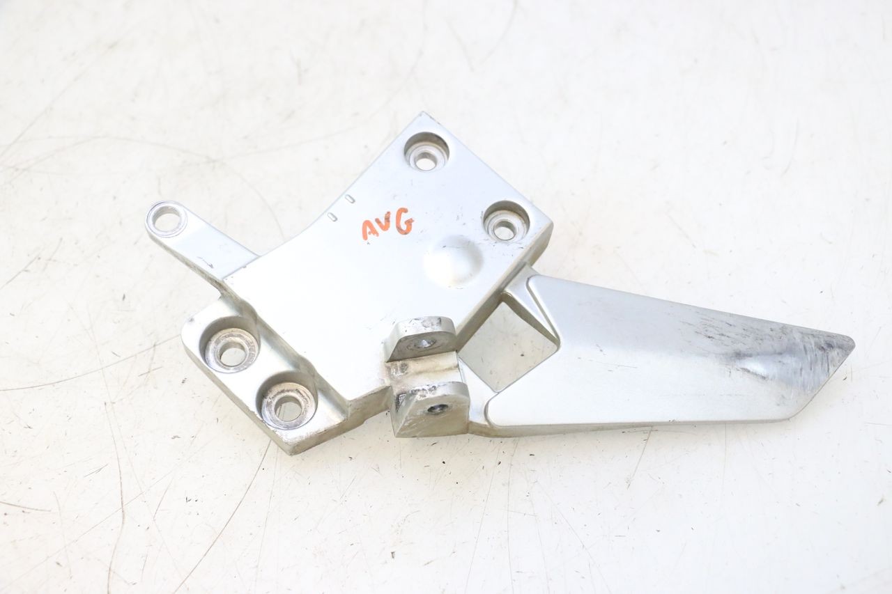 SOPORTE ESTRIBERA DELANTERA IZQUIERDA - YAMAHA FJR 1300 (2001 - 2005)