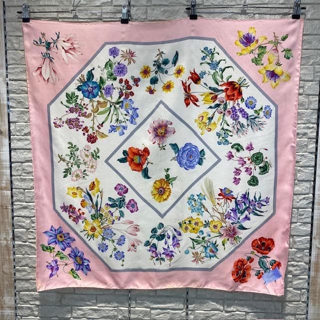 Gucci floral silk scarf octagonal　77㎝＊77㎝