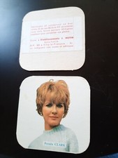 "PETULA CLARK" PHOTO SUR CARTON ANNÉES 60. ( ETS J.HUTIN) .TRÈS RARE