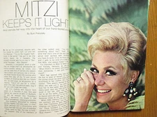Oct.-1968 TV Guide(MITZI GAYNOR/TINY TIM/GLORIA LORING/RAYMOND BURR/THE BEATLES)