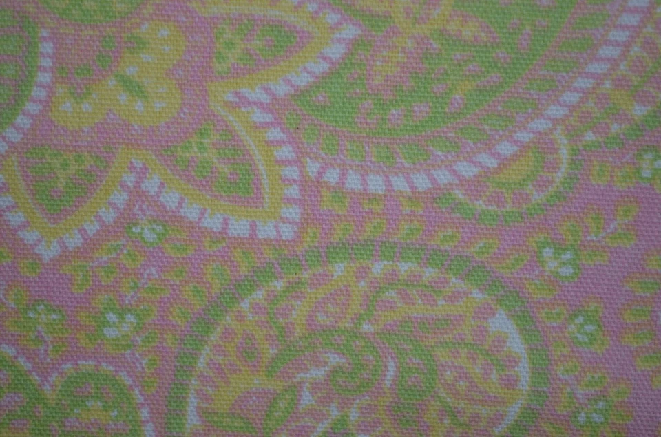 20+ yardas disponibles/PAISLEY BRILLANTE VINTAGE/ROSA, VERDE, AMARILLO Y BLANCO/PESO MEDIANO Foto 3 de 4