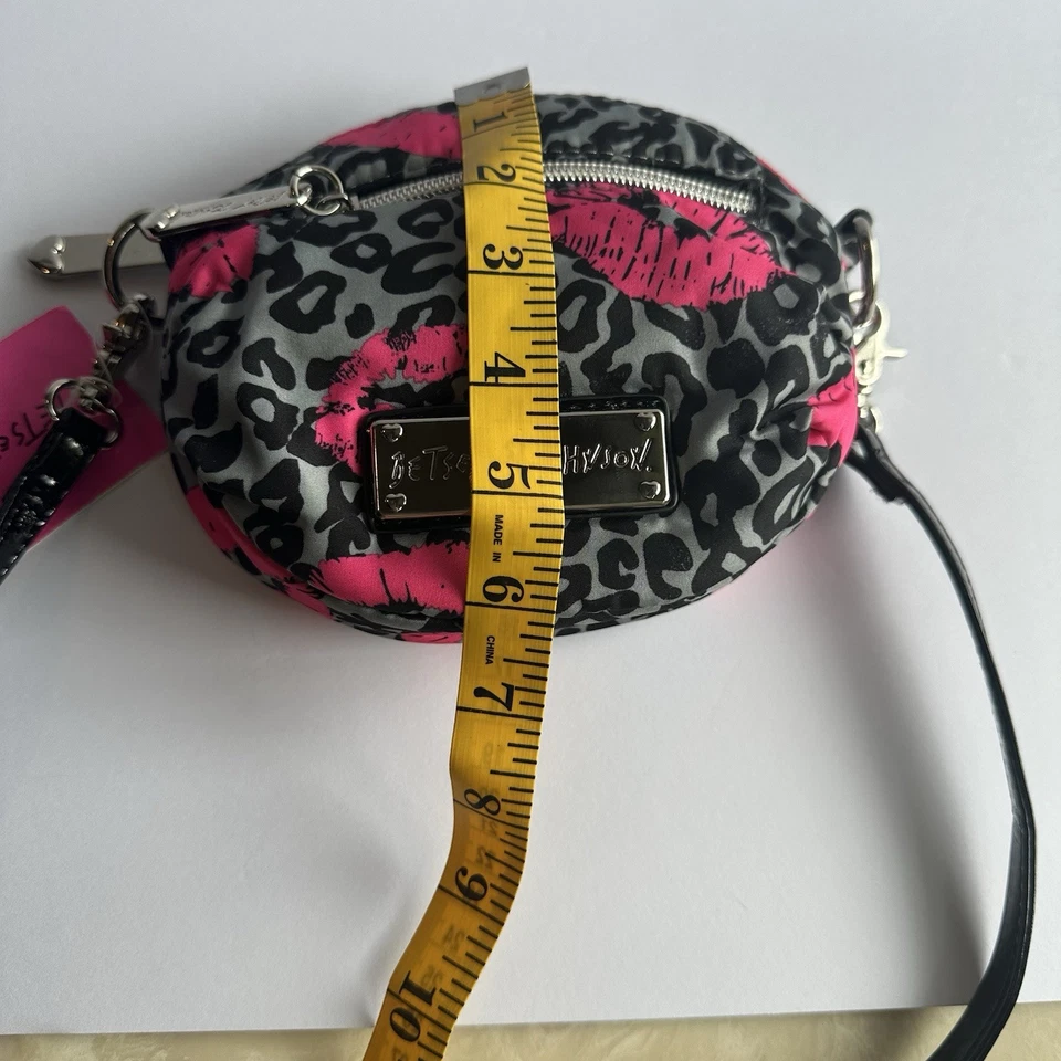 Mini Bolso Bandolera Betsey Johnson Negro y Gris Estampado Animal con Labios Rosa Nuevo con Etiquetas Foto 4 de 4