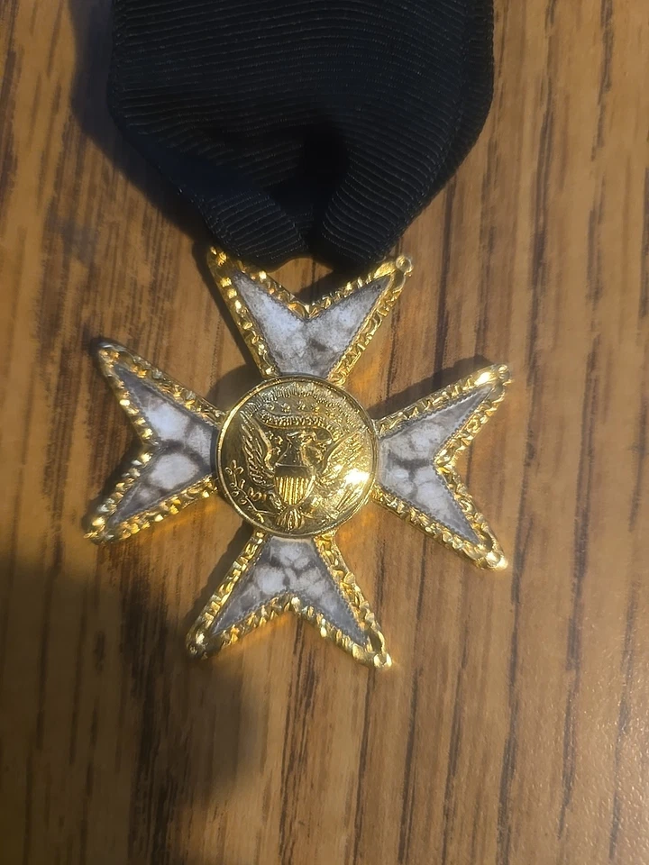 De colección Cruz Maltesa Caballeros Masónicos Templarios Francmasón Cinta Prendedor Medalla Foto 2 de 4