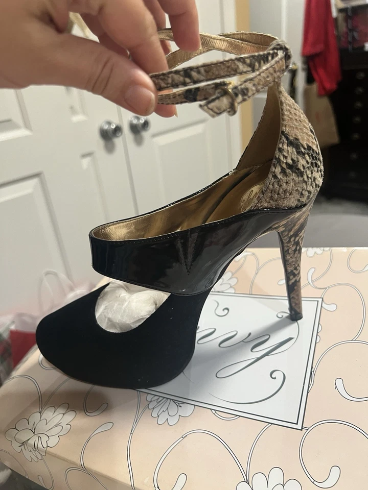 Zapatos de aguja Envy E-Biki negros con estampado de serpiente talla 9 Foto 4 de 4