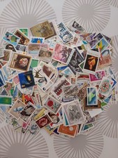  Lot de 1000 timbres différents du monde. 