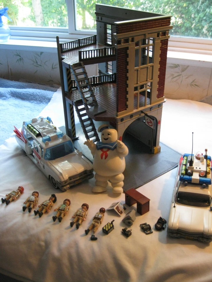 Ghostbusters Firehouse Action Figures Vehicles Accessories Playmobil/ Hasbro LOT - Image 2 of 4
