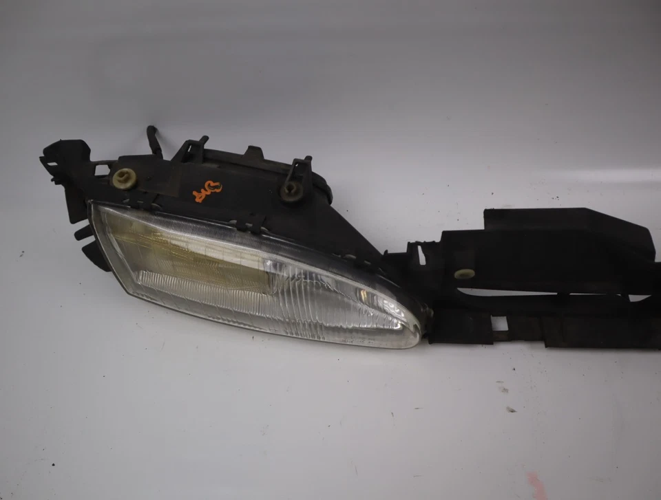 Phare droit occasion FORD MONDEO I Phase 1 - 1.8 TD - - Imagen 2 de 4