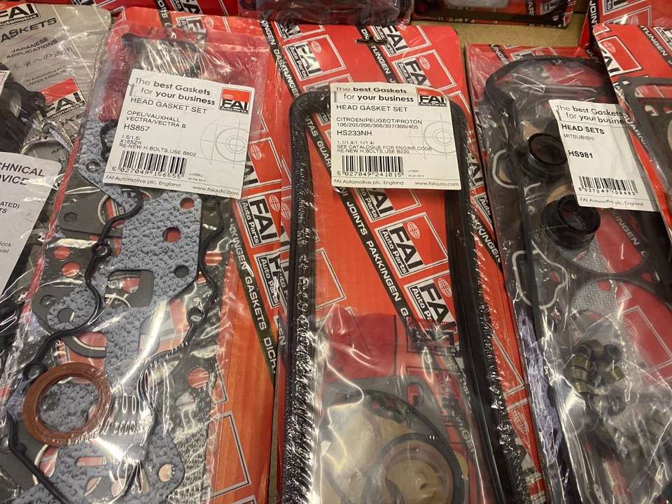 LARGE JOB LOT OF AUTOMOTIVE CYLINDER HEAD GASKET SETS 12 IN TOTAL