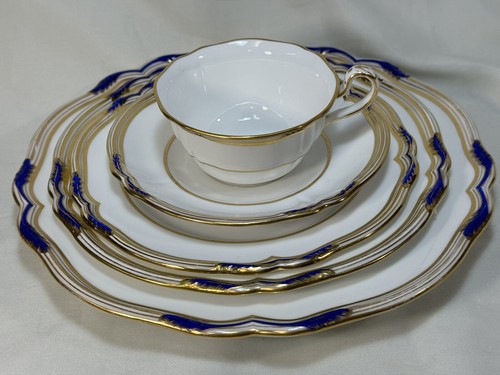 (20) Spode Copeland's 'Stafford Blue Leaf' (4) 5-Piece w/Coat of Arms - Picture 7 of 13
