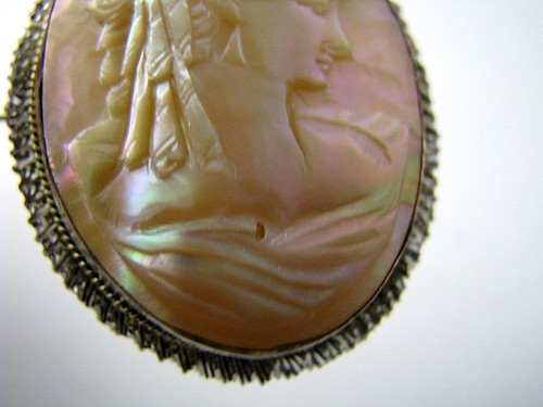 MOTHER of PEARL CAMEO BROOCH PIN PENDANT MAIDEN FILIGREE GOLD WASHED METAL FRAME - Picture 10 of 12