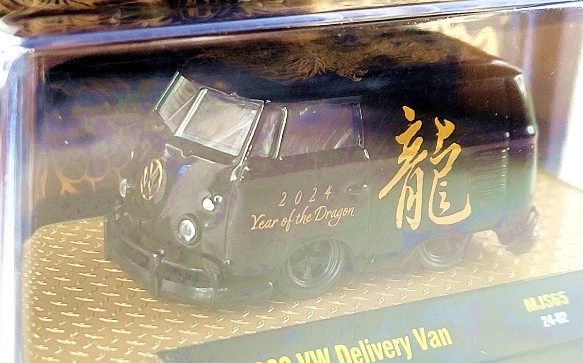 M2マシーン VW \"2024 Year of the Dragon\" M2 Machines 1960 Volkswagen Delivery Van “2024 Year Of The