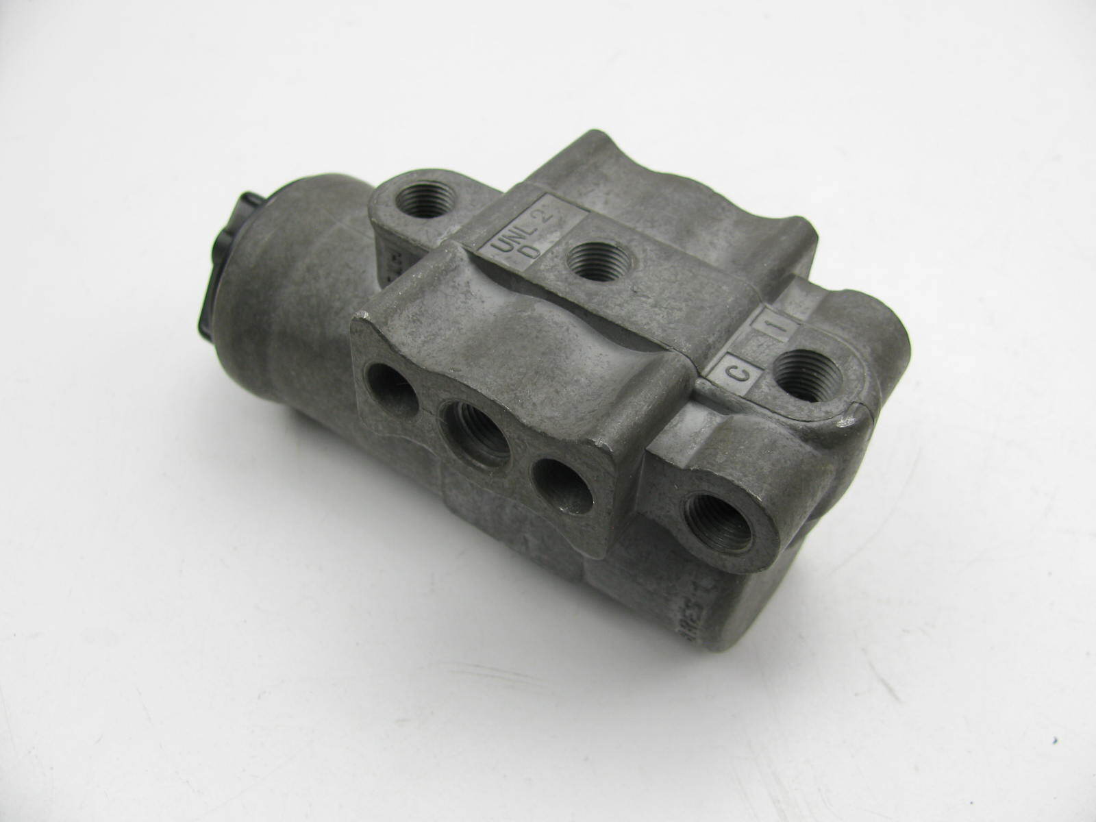 NEW OUT OF BOX Velvac 032126 Air Brake Governor Valve 100120 PSI D2