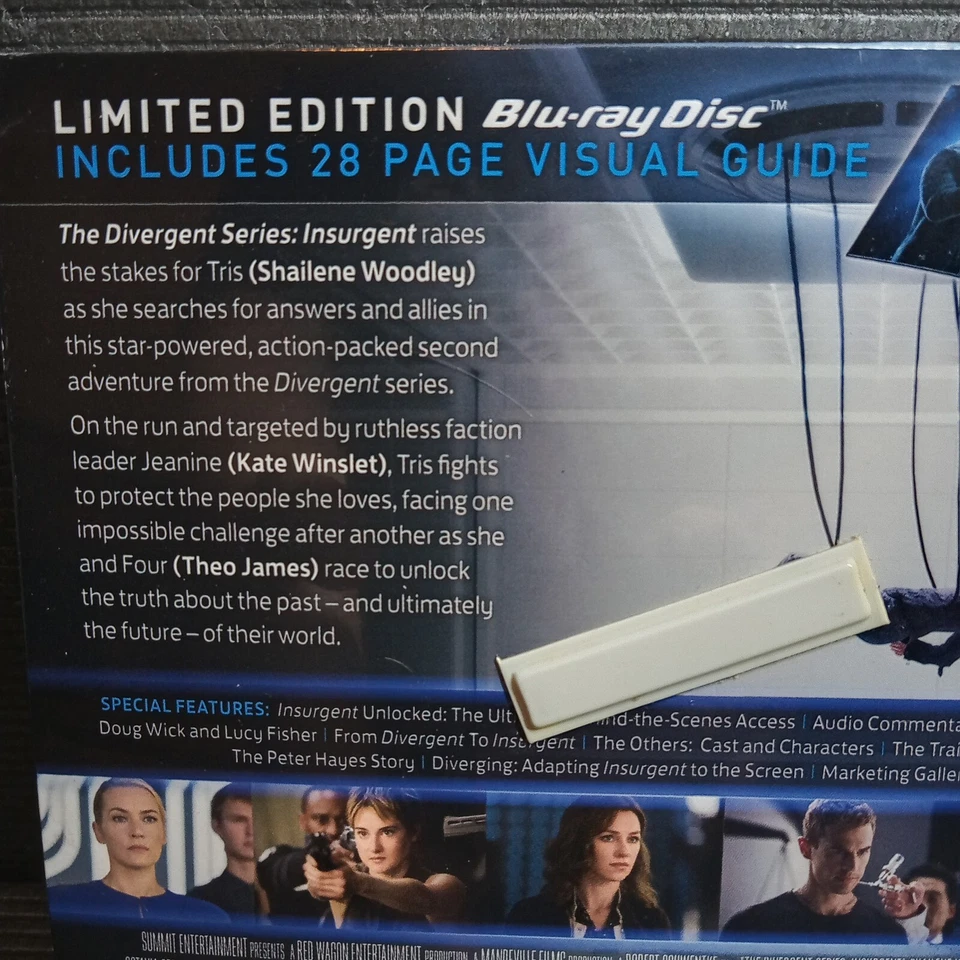 Insurgent Blu Ray + Limited Edition 28 Page Visual Guide Collector's Book NEW UK - Image 3 of 4