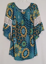 WIN WIN Pinwheel Sleeve Pullover Tunic; Teal Print w White Lace; Size L-XL