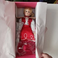 PARADISE GALLERIES TREASURY COLLECTION "RUBY" COUNTRY DARLINGS SERIES MUSICAL