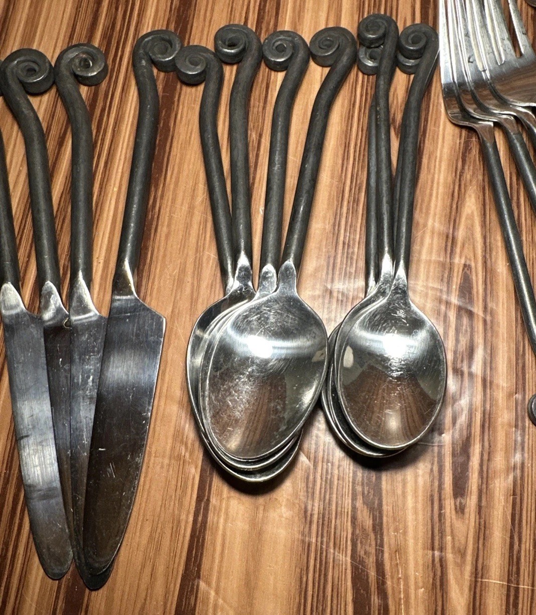 GOURMET SETTINGS Treble Clef 18/10 Stainless. Partial  Set 20. Pcs. ( USED )