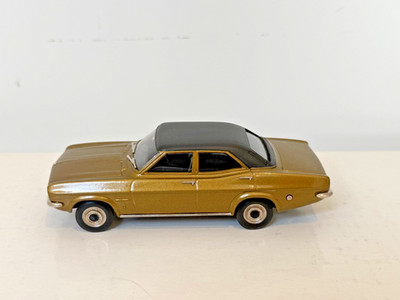 LANSDOWNE MODELS 1:43 SCALE LDM.32 1972 VAUXHALL VENTORA MKII