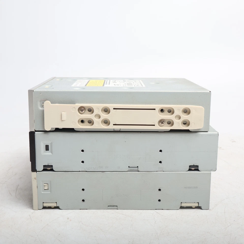 Lot of 3X CD-ROM Disc Drives. Beige Silver Black Bundle - Image 3 of 4