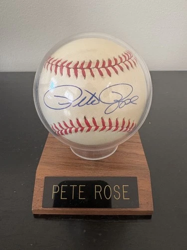 Pete Rose signed autographed Rawlings baseball