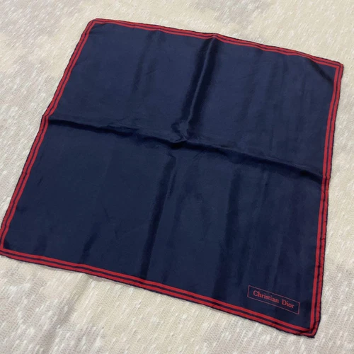 Authentique écharpe Christian Dior en soie marine logo marque 47 cm motif carré