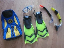 US Divers Hydroflex Fins Med 7-10 Flippers/Goggles/2 Snorkels Diving Kit in Bag