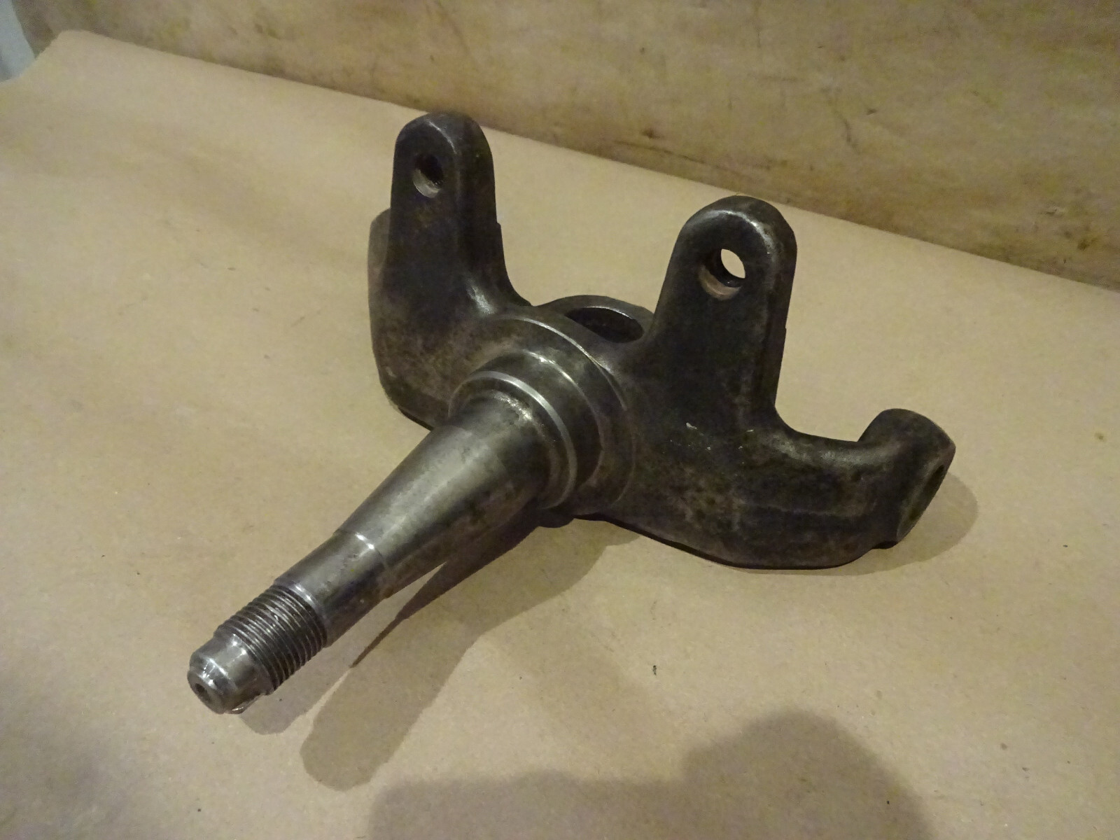 Ferrari 308 - LH Front Stub Axle - P/N 115965
