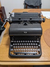  Royal manual typewriter vintage 1940s great condition  thumbnail