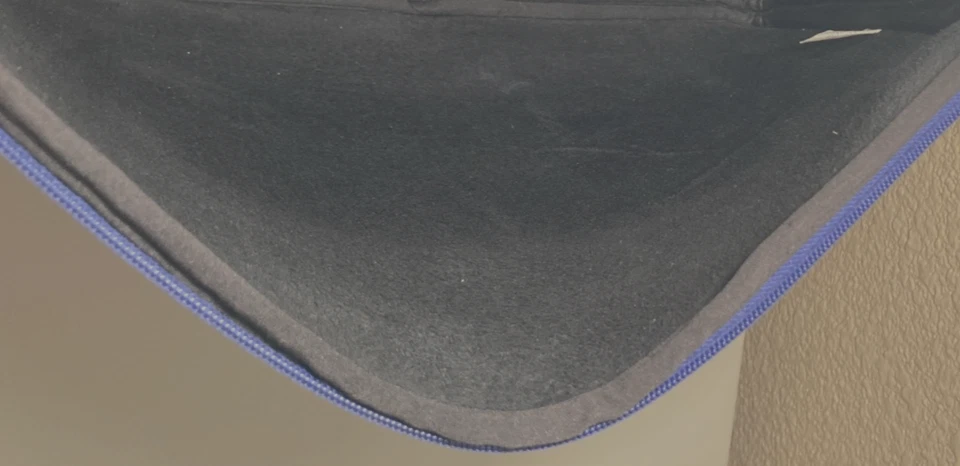 Funda exterior de neopreno para portátil Pathika púrpura, interior de fieltro negro suave Foto 3 de 3