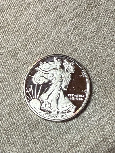 Walking Liberty 1/4 Troy Oz .999 Fine Silver Round. Looks Gem. Great Condition!