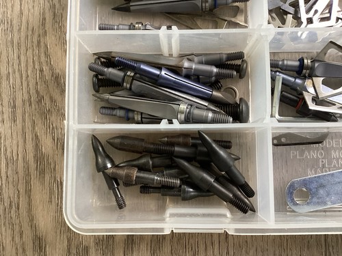 Assortment of archery broadheads,field tips,and other items. - Picture 5 of 7