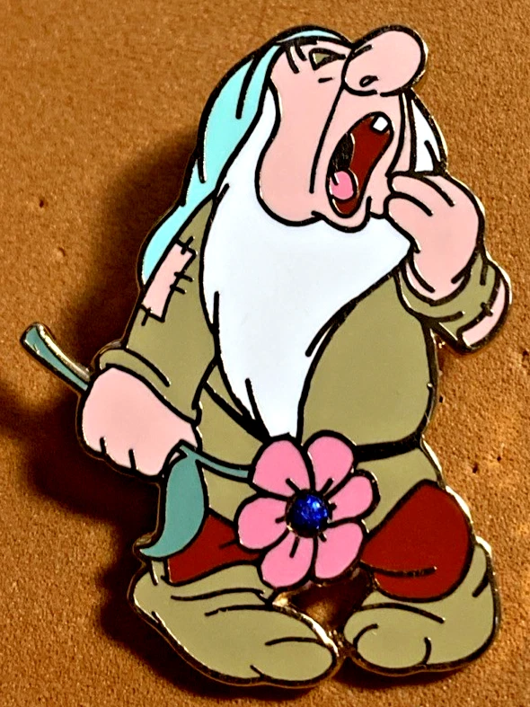 DISNEY WDW 2007 SEVEN DWARFS HOLDING JEWELED FLOWERS SERIES SLEEPY BLUE GEM PIN