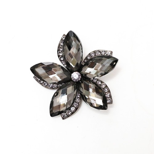 Set of 4 vintage brooches black gunmetal retro flower crystal curtain decor new - Picture 4 of 5