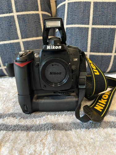 Nikon D90 Camera Body with MB-D80 Multi Power Battery Pack EXCELLENT CONDITION!