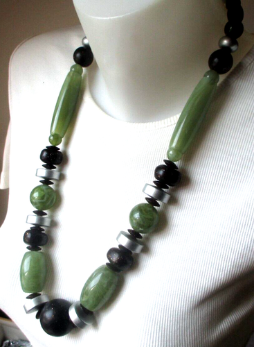 Collier De Perles En Résine Bleue – Bijou Vintage Unique – Impeccable
