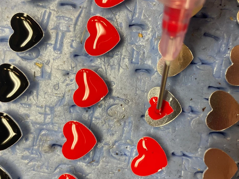 orecchini argento 925 bottone cuore smaltato rosso nero rosa verde acqua 10mm - Immagine 2 di 4