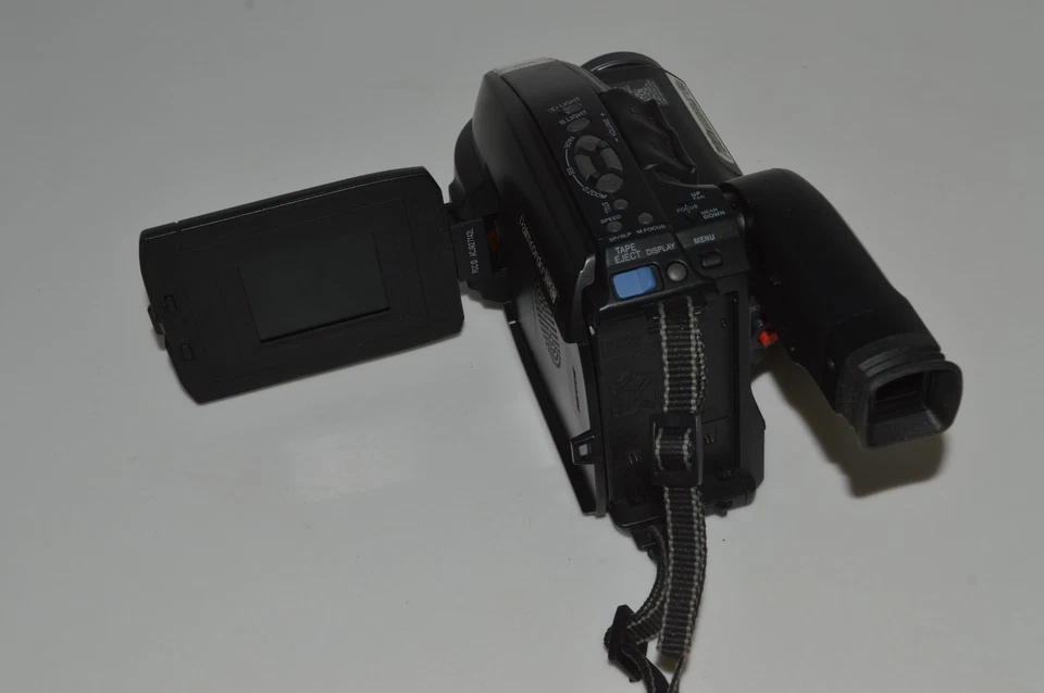 Quasar Palmcorder Camcorder VHS-C Model VM-L152 (DVB87) - Image 3 of 4