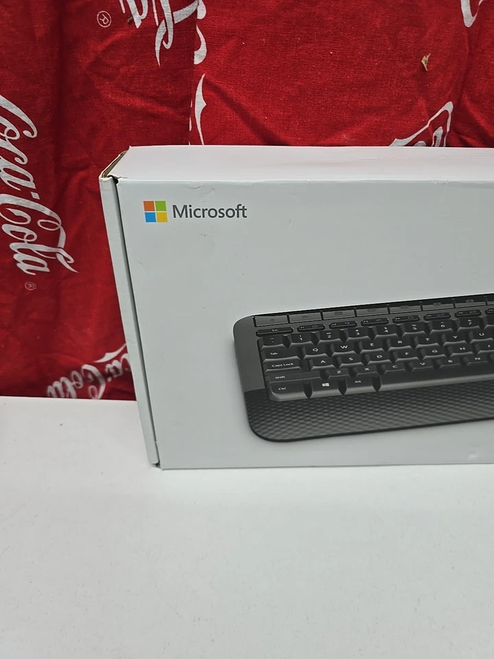 Brand New Microsoft Wireless 2000 Desktop Keyboard And Mouse - Image 2 of 4