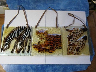 SET OF 3 AFRICAN ANIMAL MOLDED GLASS SUN CATCHERS Zebra, Giraffe, Leopard 5''x 6''