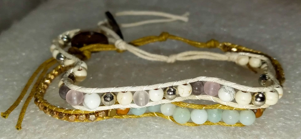 2 pulseras de cuentas de piedra de loto y luna en tono plateado y dorado playa bohemia Foto 2 de 4