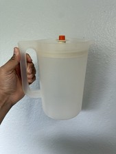 Vintage Tupperware 2-Quart Push Button Mix-N-Pour Pitcher (#1676-1) Made in USA