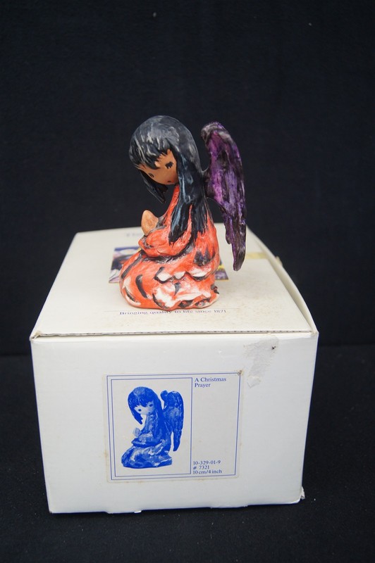 GOEBEL DeGRAZIA Porcelain Figurine #10-329 A Christmas Prayer 4"