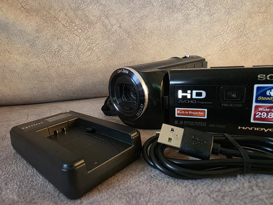 SONY HANDYCAM HDR-PJ220E PROJECTOR CAMCORDER BOXED HD HIGH DEFINITION VIDEO CAM - Image 2 of 4