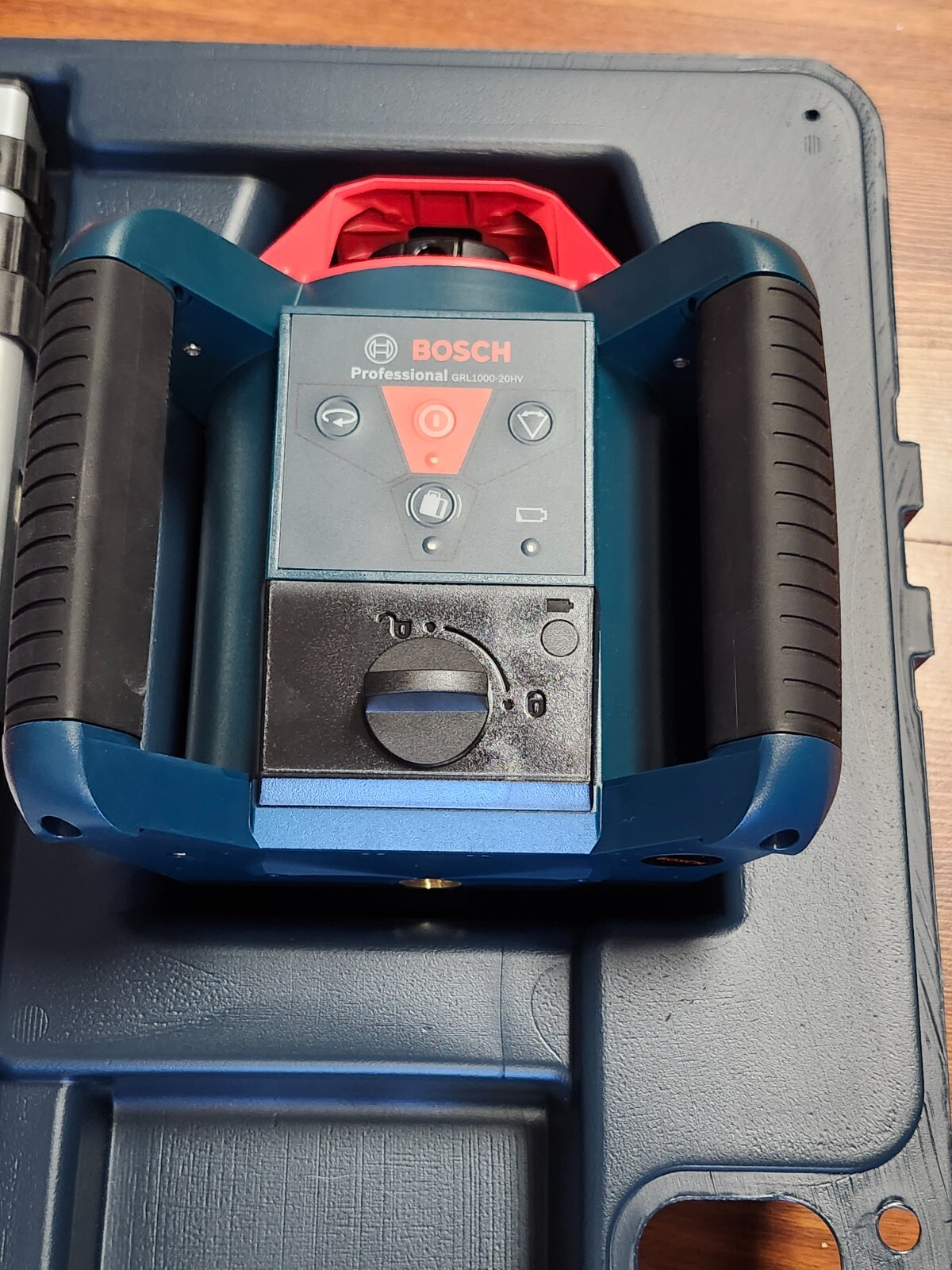 BOSCH PROFESSIONAL SELF LEVELING ROTARY LASER LEVEL KIT (NEW)GRL1000