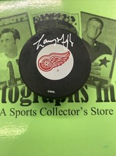 Larry Murphy Autographed NHL Official Licensed Puck Detroit Red Wings HP14